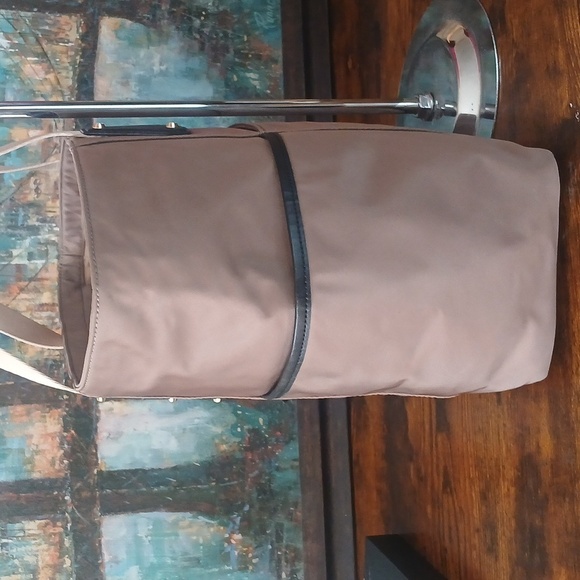 โ๏ธ LIKE NEW!! TRAVEL Michael Kors Tan Polly Nylon Light BrownShimmer HUGE DUFFLE - Picture 5 of 17